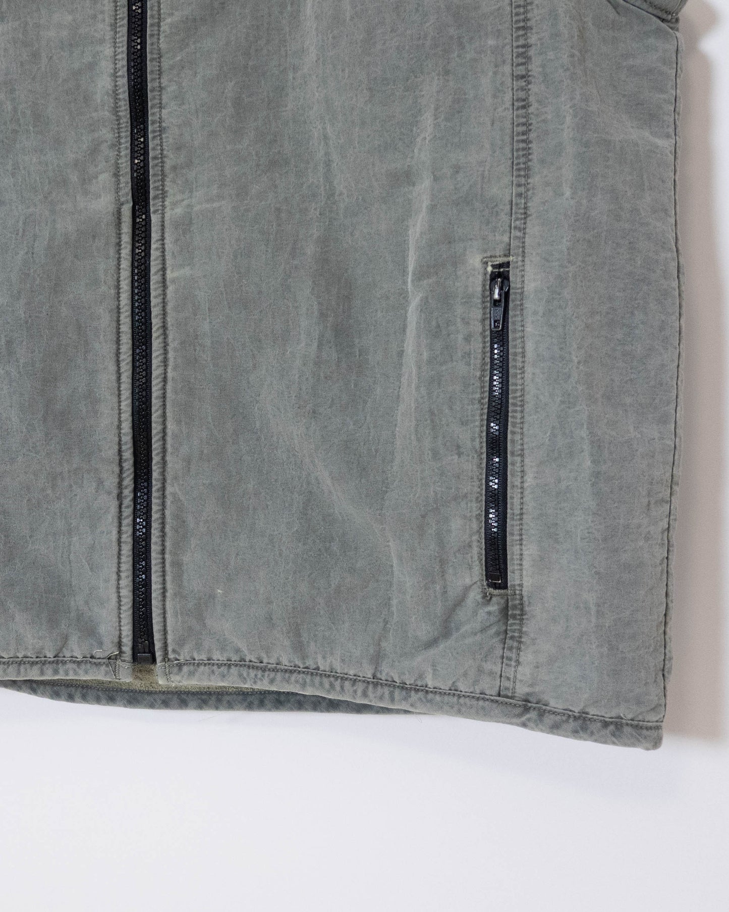 "Gramicci" good fade nylon vest with fleece