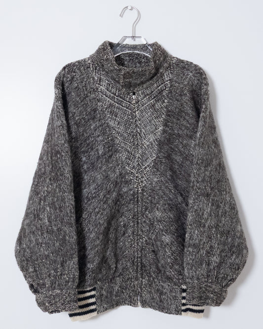 Dolman sleeve panel switch wool knit blouson