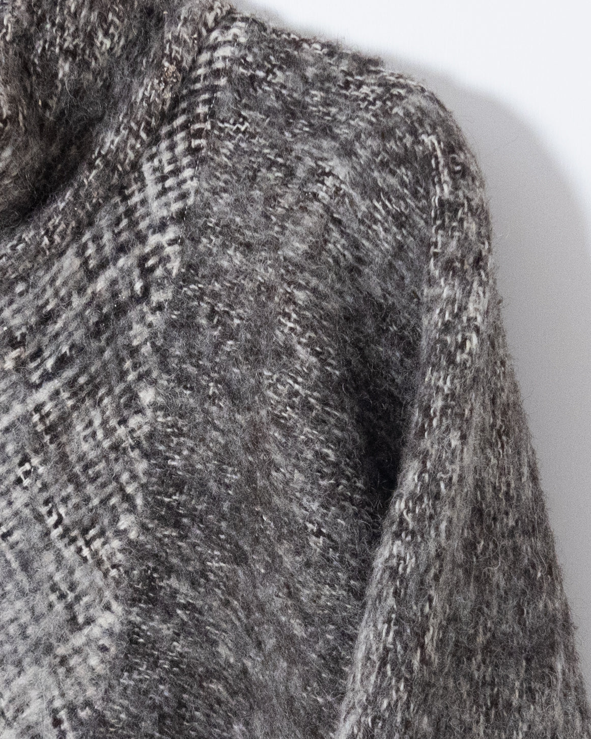 Dolman sleeve panel switch wool knit blouson