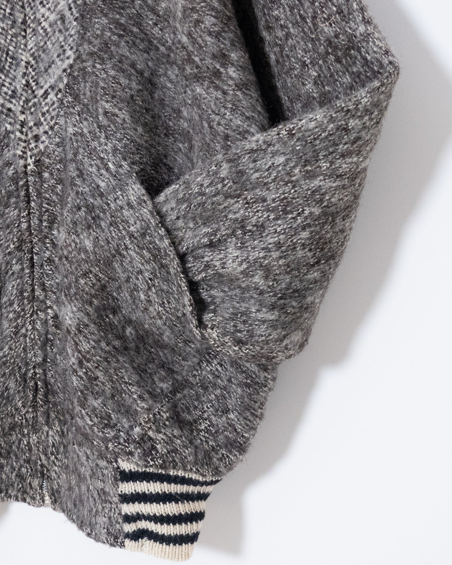 Dolman sleeve panel switch wool knit blouson