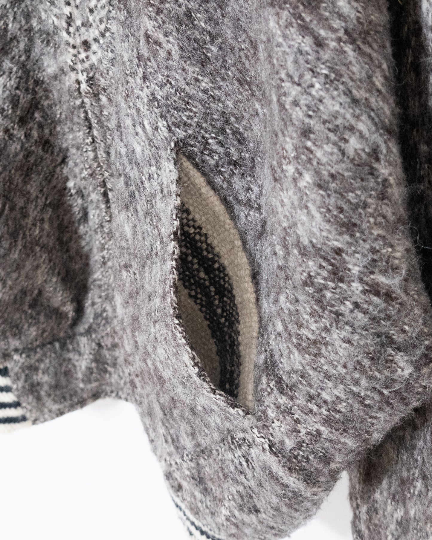 Dolman sleeve panel switch wool knit blouson