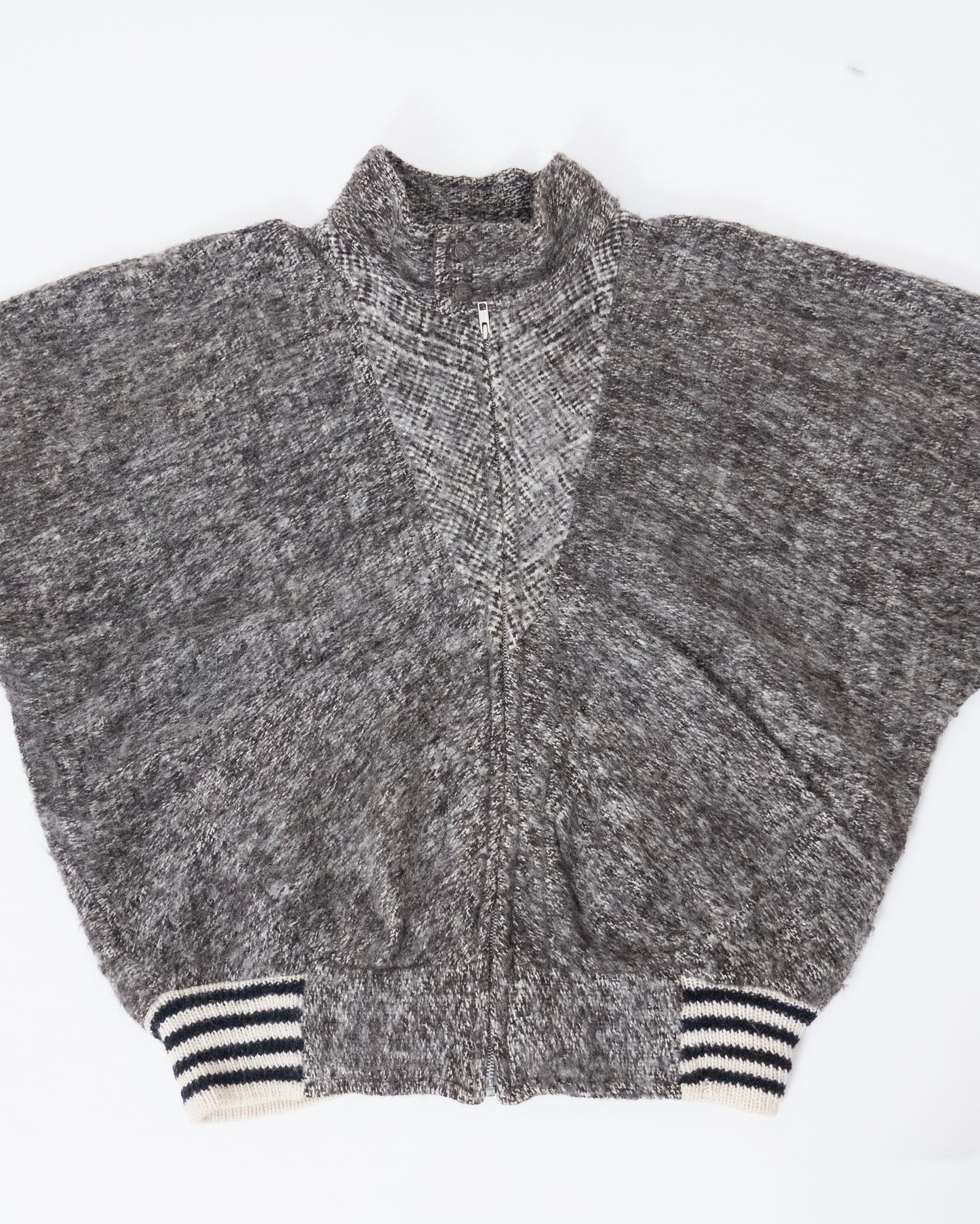 Dolman sleeve panel switch wool knit blouson