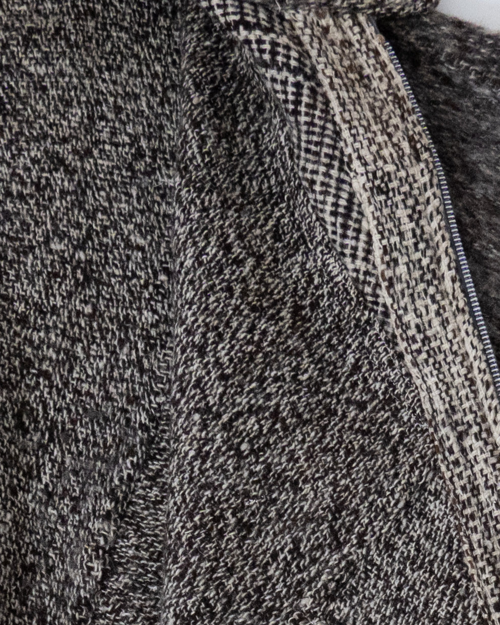 Dolman sleeve panel switch wool knit blouson